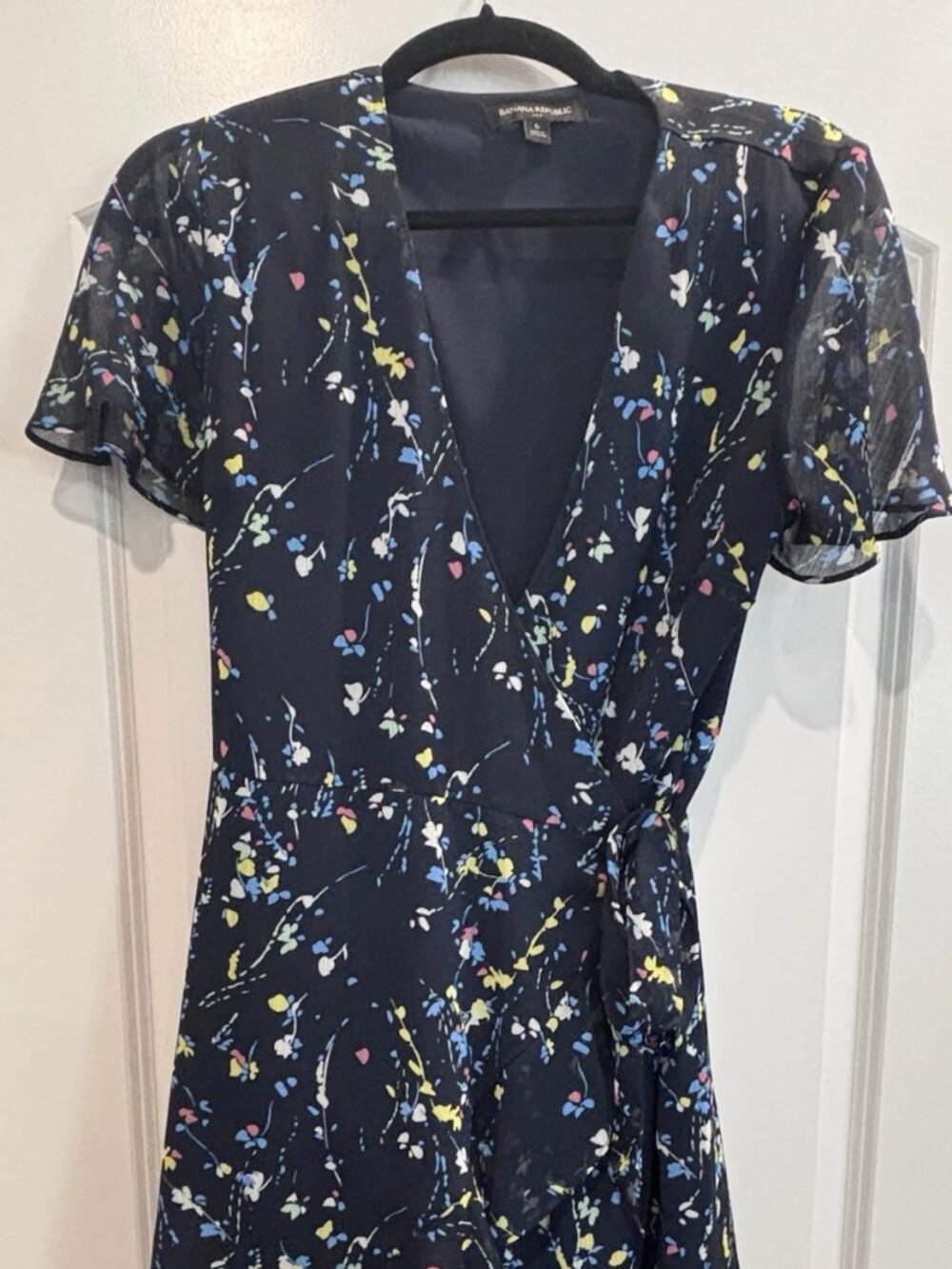 Banana Republic Navy Multicolor Floral Wrap Dress V-Neck Flutter Short Size 6